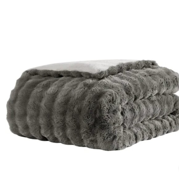 KING FRYE Classic 3-piece Faux Fur Luxury Comforter Set - Picture 4 of 7